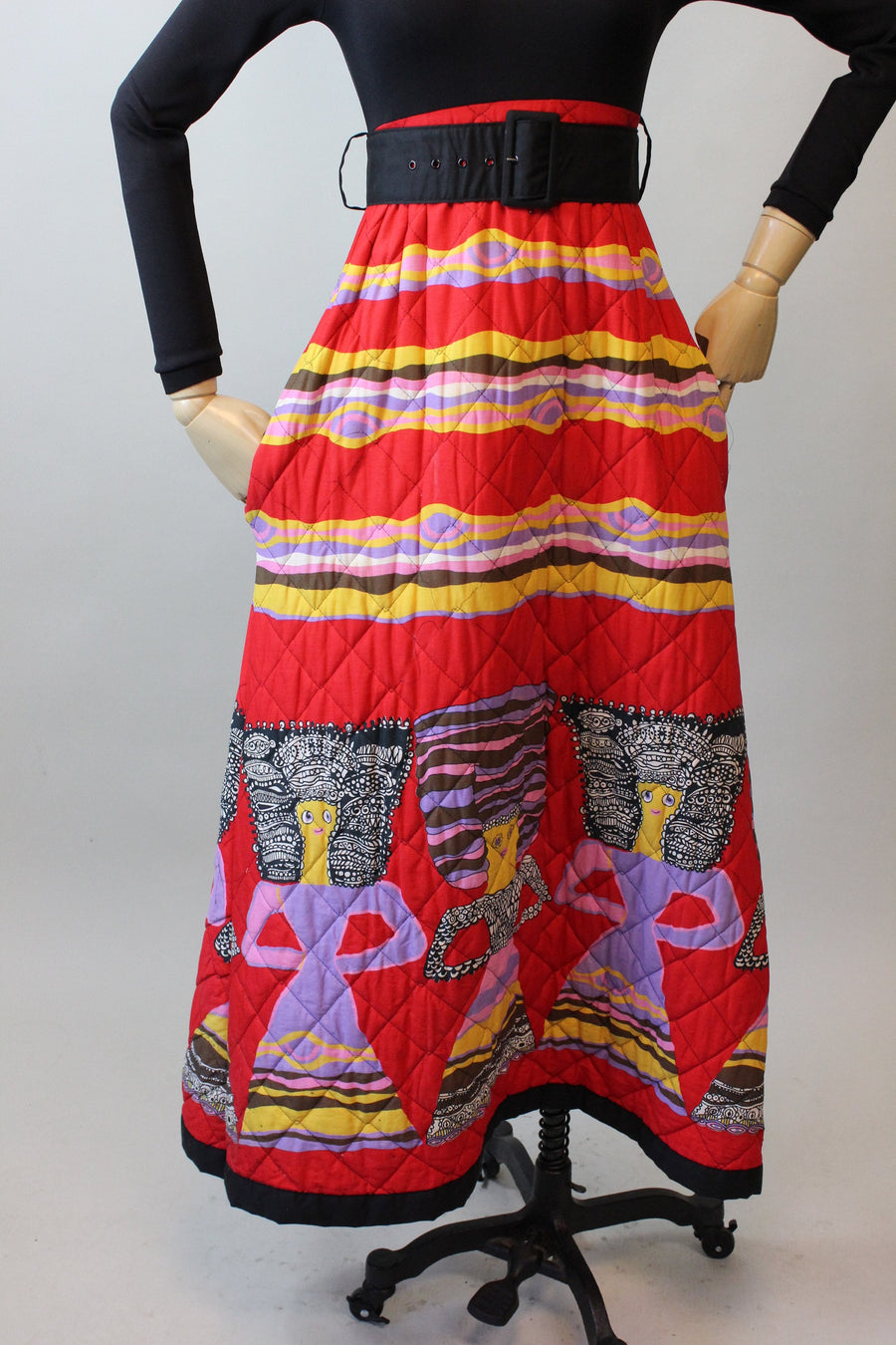 1970s QUILTED WOMEN novelty print maxi dress xs | new fall