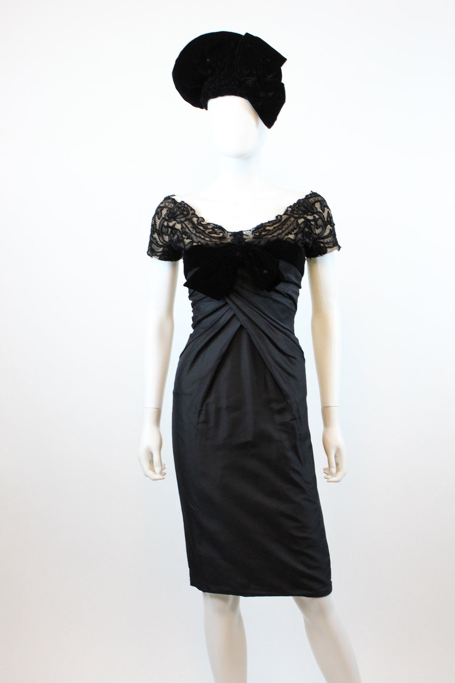 1950s couture SILK and LACE wiggle folded dress xxs | new fall winter Napa Valley Vintage 1950s couture SILK and LACE wiggle folded dress xxs | new fall winter Napa Valley Vintage