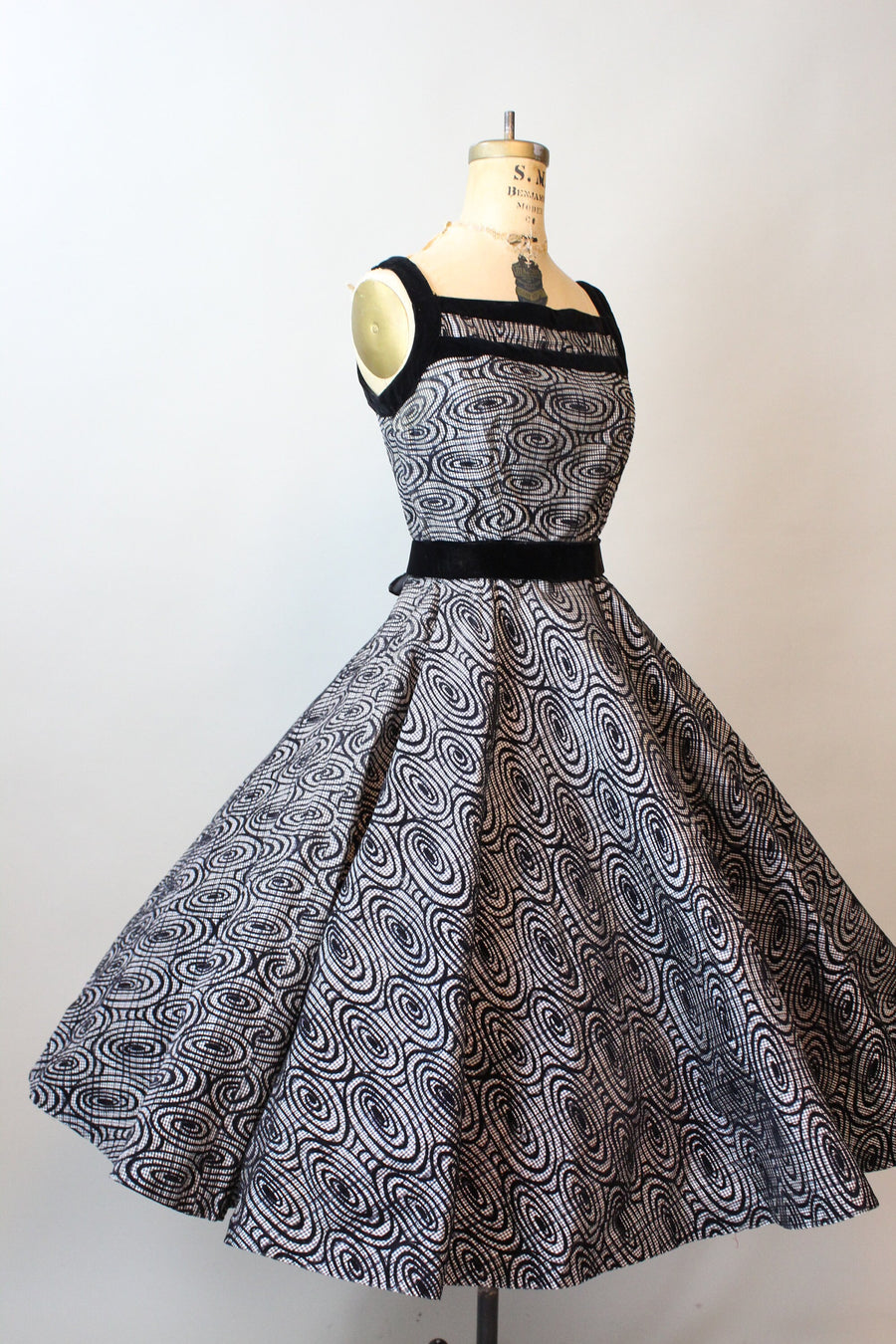 1950s JOHNNYE JUNIOR flocked dress xs | new fall winter Napa Valley Vintage 1950s JOHNNYE JUNIOR flocked dress xs | new fall winter Napa Valley Vintage