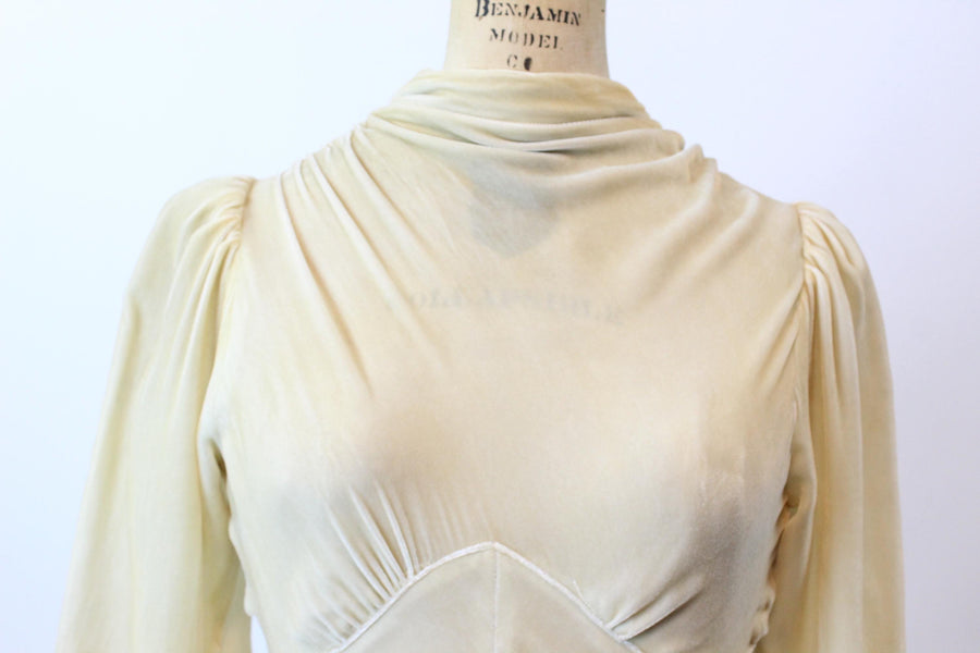 1930s VELVET WEDDING dress train xs 1930s VELVET WEDDING dress train xs
