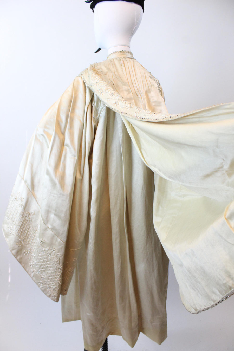 1920s RARE silk robe HUGE SLEEVES coat | new fall winter