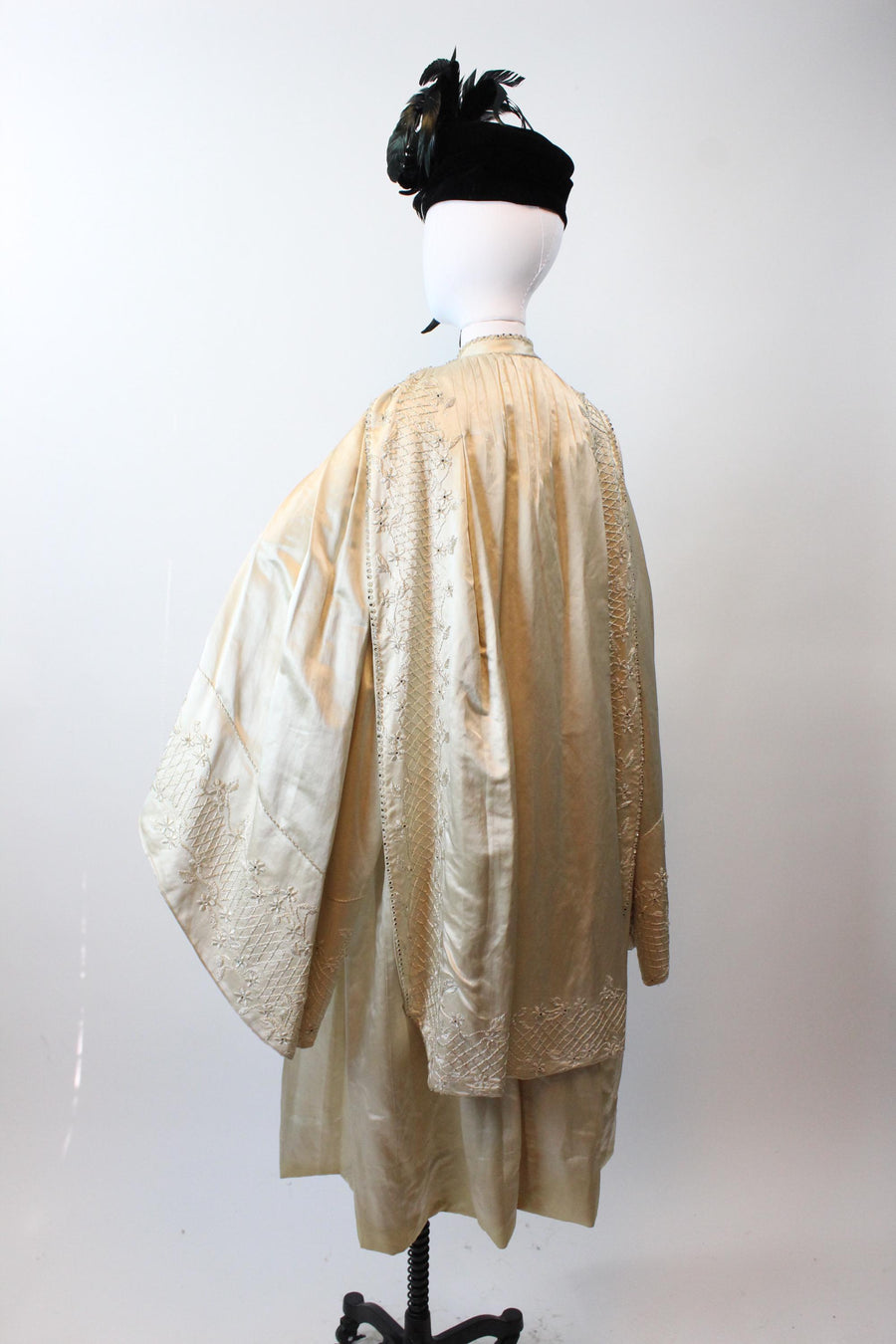 1920s RARE silk robe HUGE SLEEVES coat | new fall winter