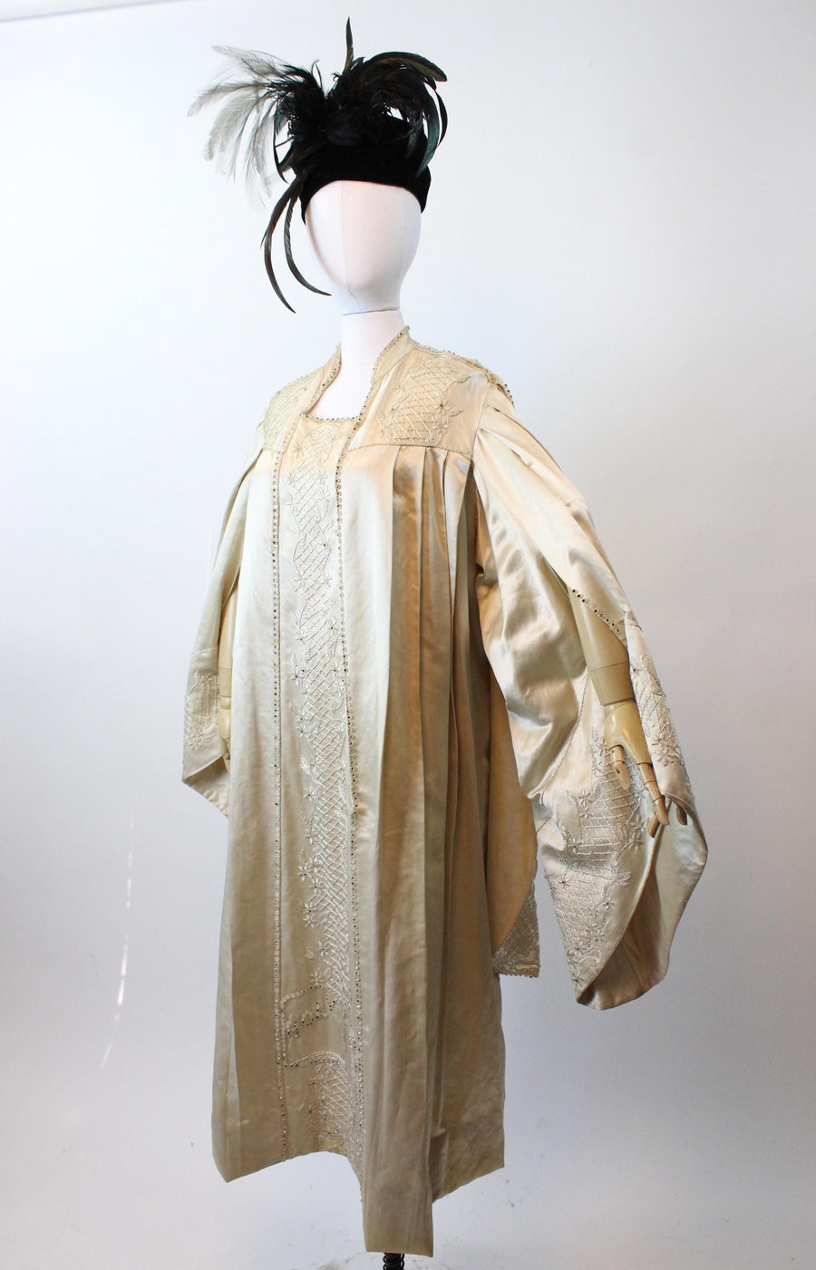 1920s RARE silk robe HUGE SLEEVES coat | new fall winter