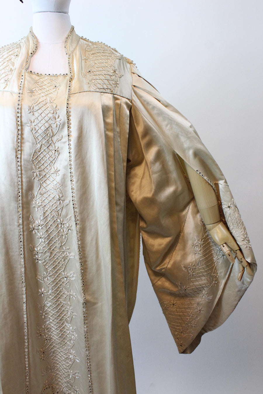 1920s RARE silk robe HUGE SLEEVES coat | new fall winter