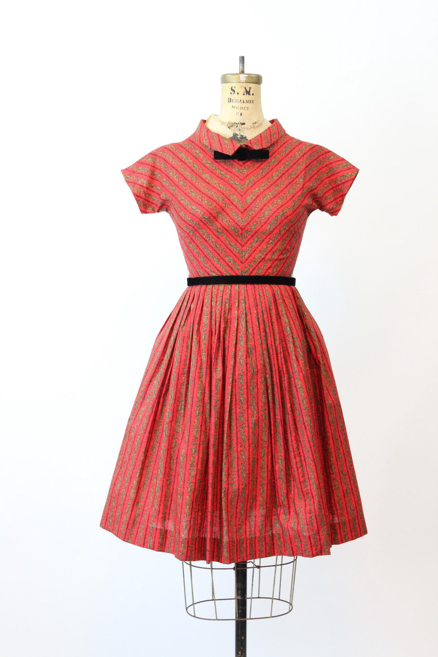 1950s TOMMY CAROL cotton floral dress xxs | new fall winter Napa Valley Vintage 1950s TOMMY CAROL cotton floral dress xxs | new fall winter Napa Valley Vintage
