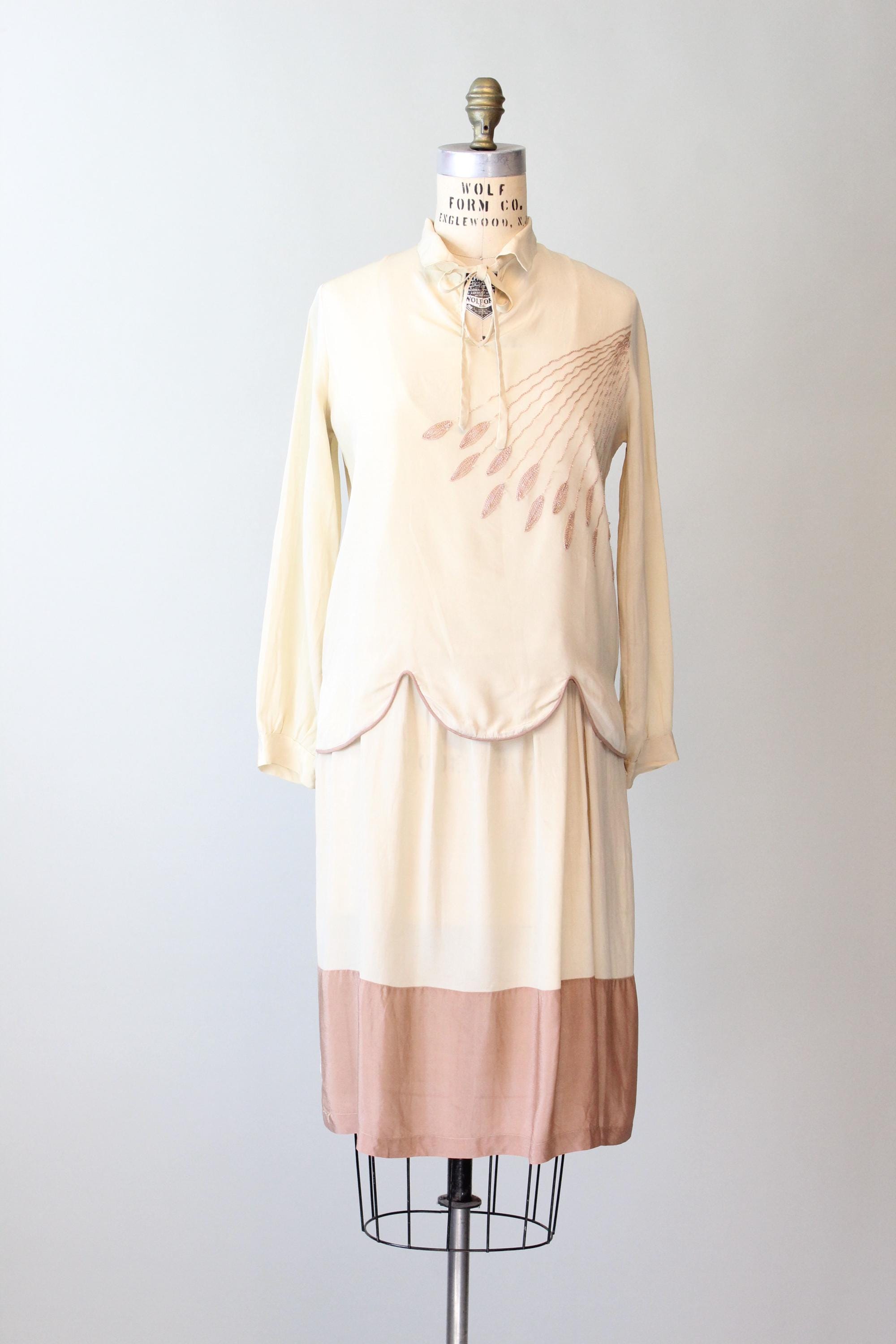 1920s SILK embroidered SCALLOPED dress small medium | New fall winter 1920s SILK embroidered SCALLOPED dress small medium | New fall winter
