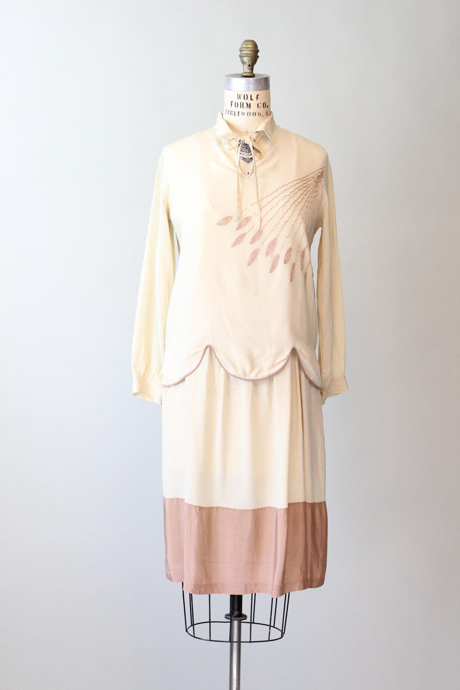 1920s SILK embroidered SCALLOPED dress small medium | New fall winter 1920s SILK embroidered SCALLOPED dress small medium | New fall winter