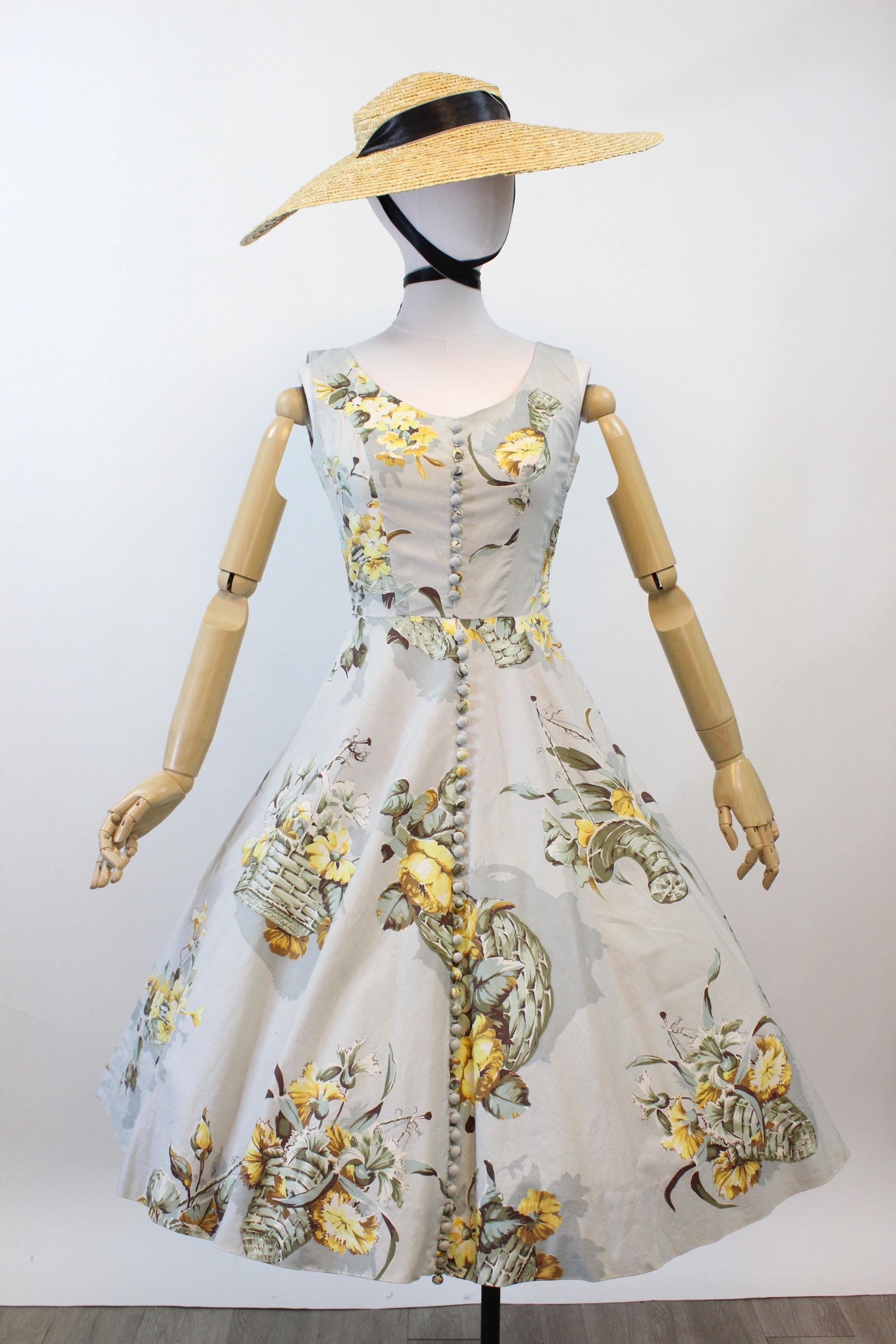 50s dress designs This fabulous vintage Simplicity 1950s day dress pattern is my latest addition to my etsy shop. It's a vintage size 18, all patterns and instructions are intact and in very good condition
