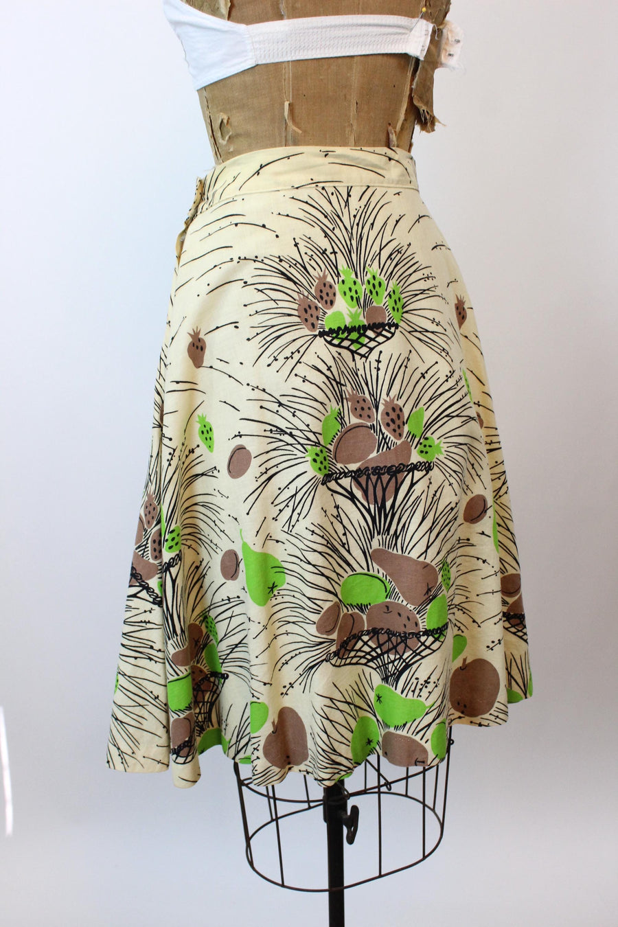 1940s FRUIT print LINEN novelty print skirt small