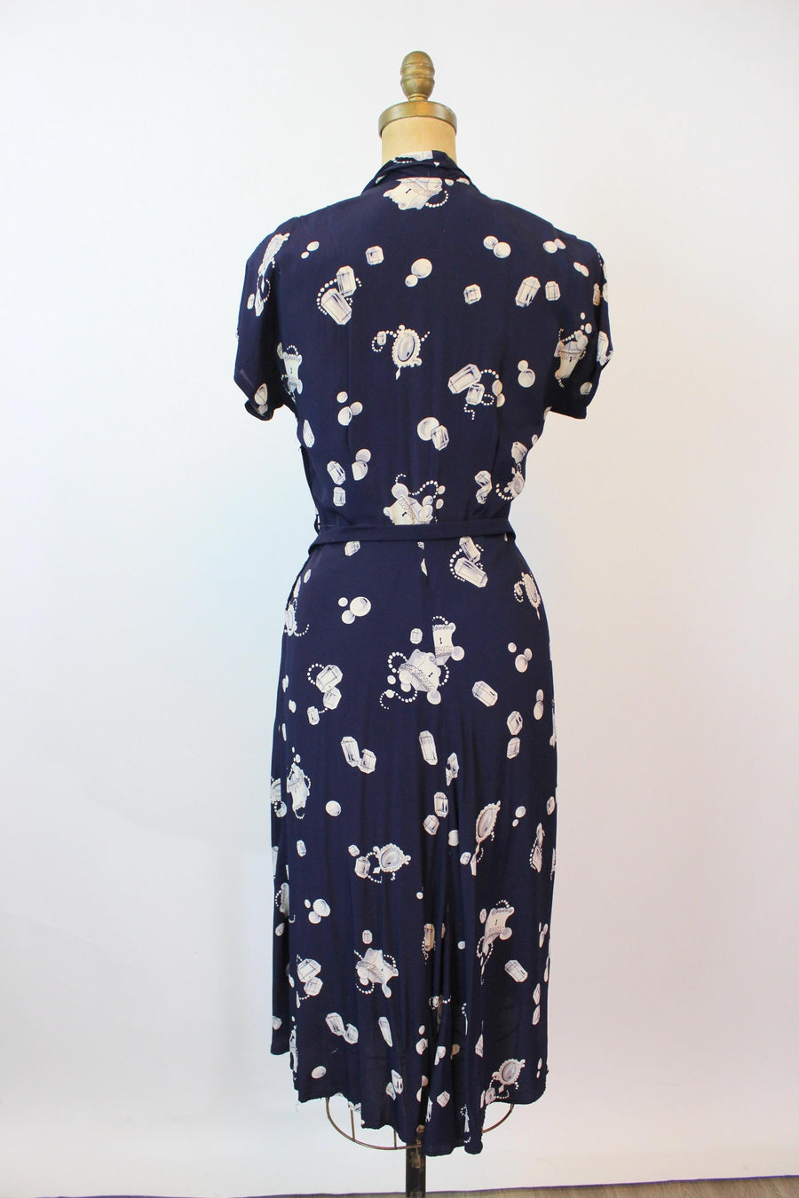 reformation napa wrap midi dress 1940s TREASURE CHEST novelty print dress medium