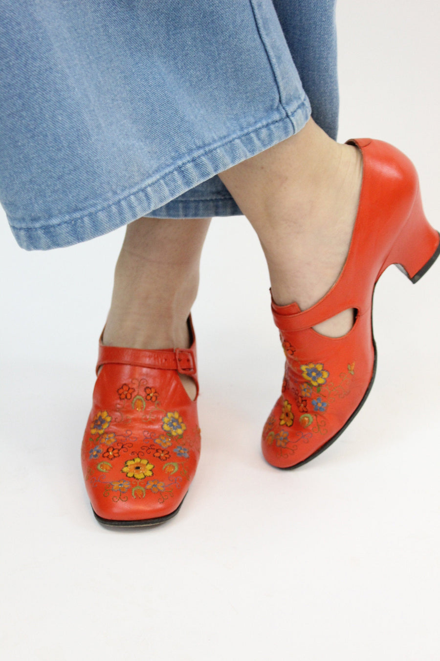 1960s RARE Jerry Edouard shoes | embroidered heeled slip ons | size 7