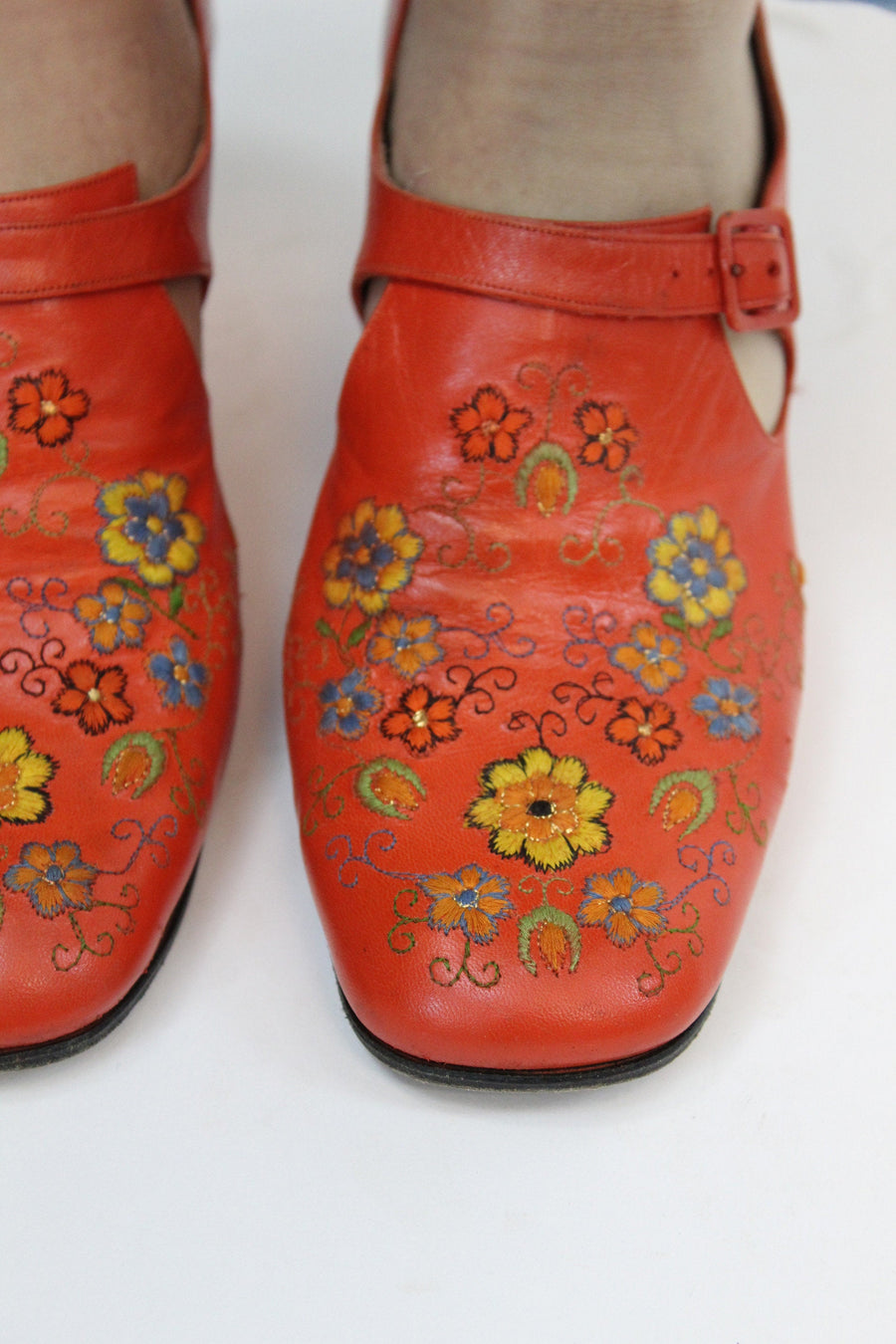 1960s RARE Jerry Edouard shoes | embroidered heeled slip ons | size 7