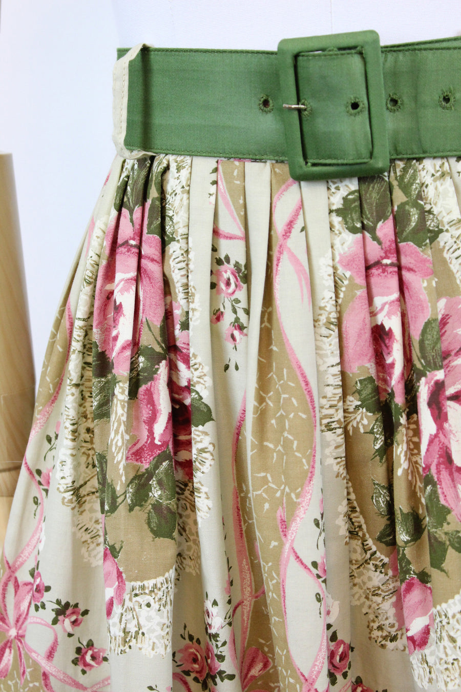 1950s deadstock rose print skirt | vintage novelty ribbon print skirt | xs