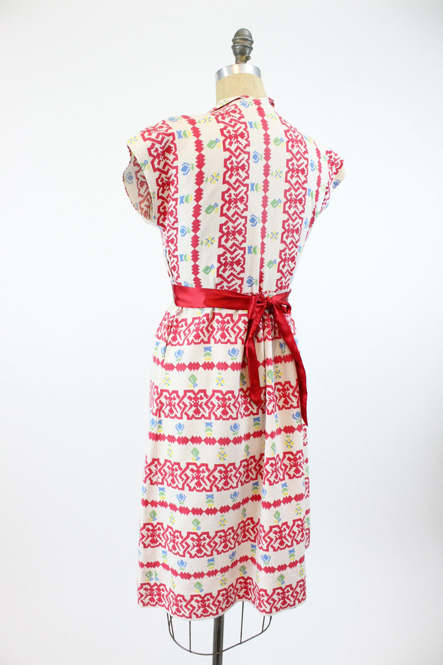 1930s cotton cross stitch print dress medium | vintage cotton dress