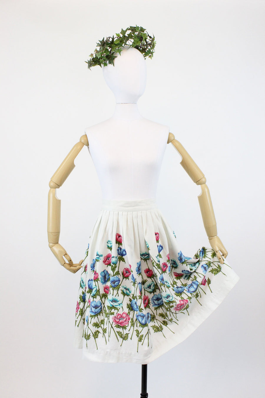 1950s John Wolf anemone cotton skirt xs | vintage pique floral skirt