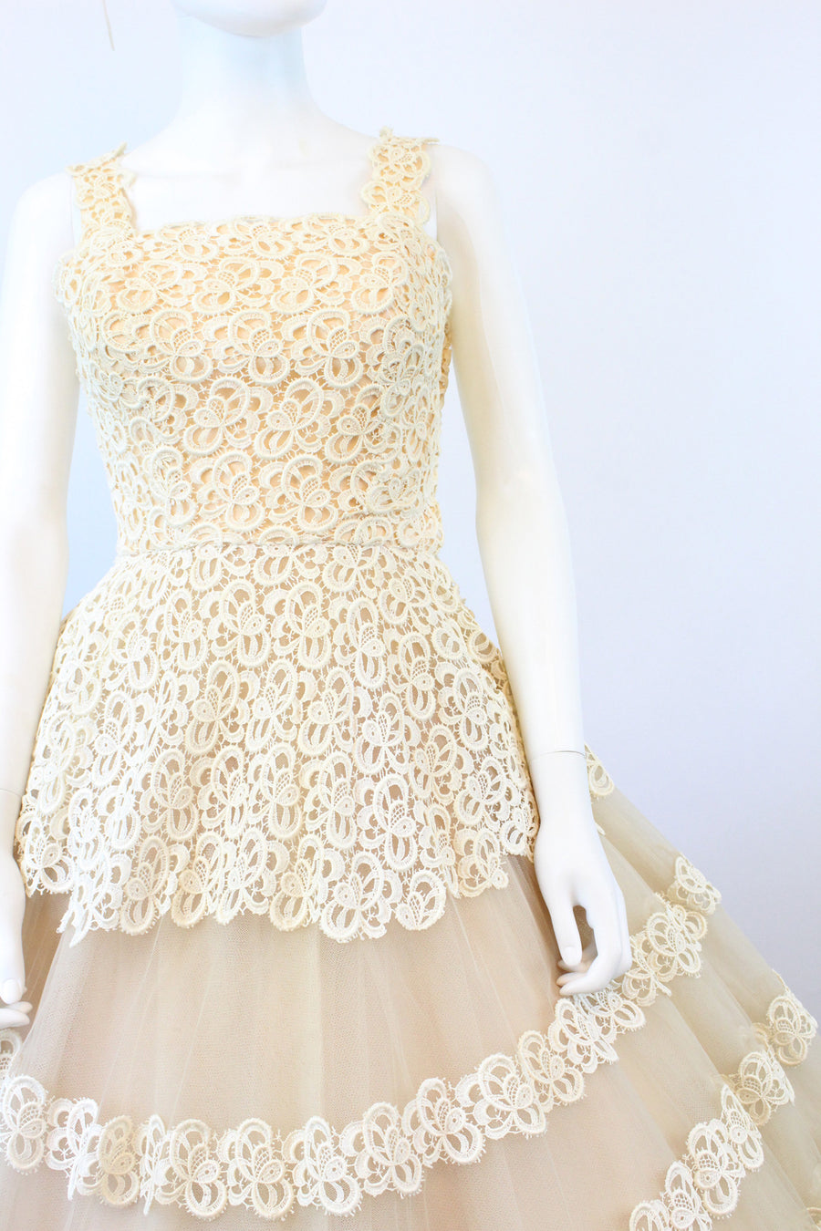 1950s BELGIAN LACE and tulle wedding dress xs | new spring
