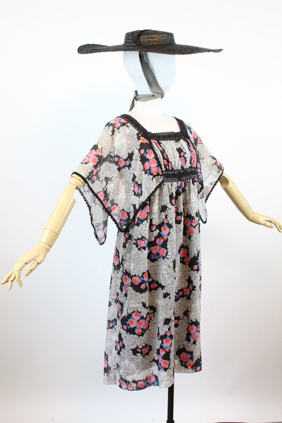 1970s FACE print art nouveau angel sleeve dress small | new spring
