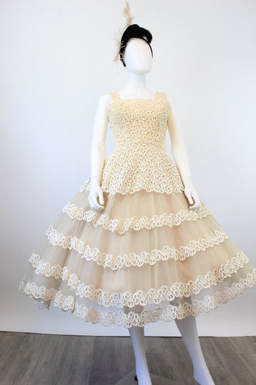 1950s BELGIAN LACE and tulle wedding dress xs | new spring