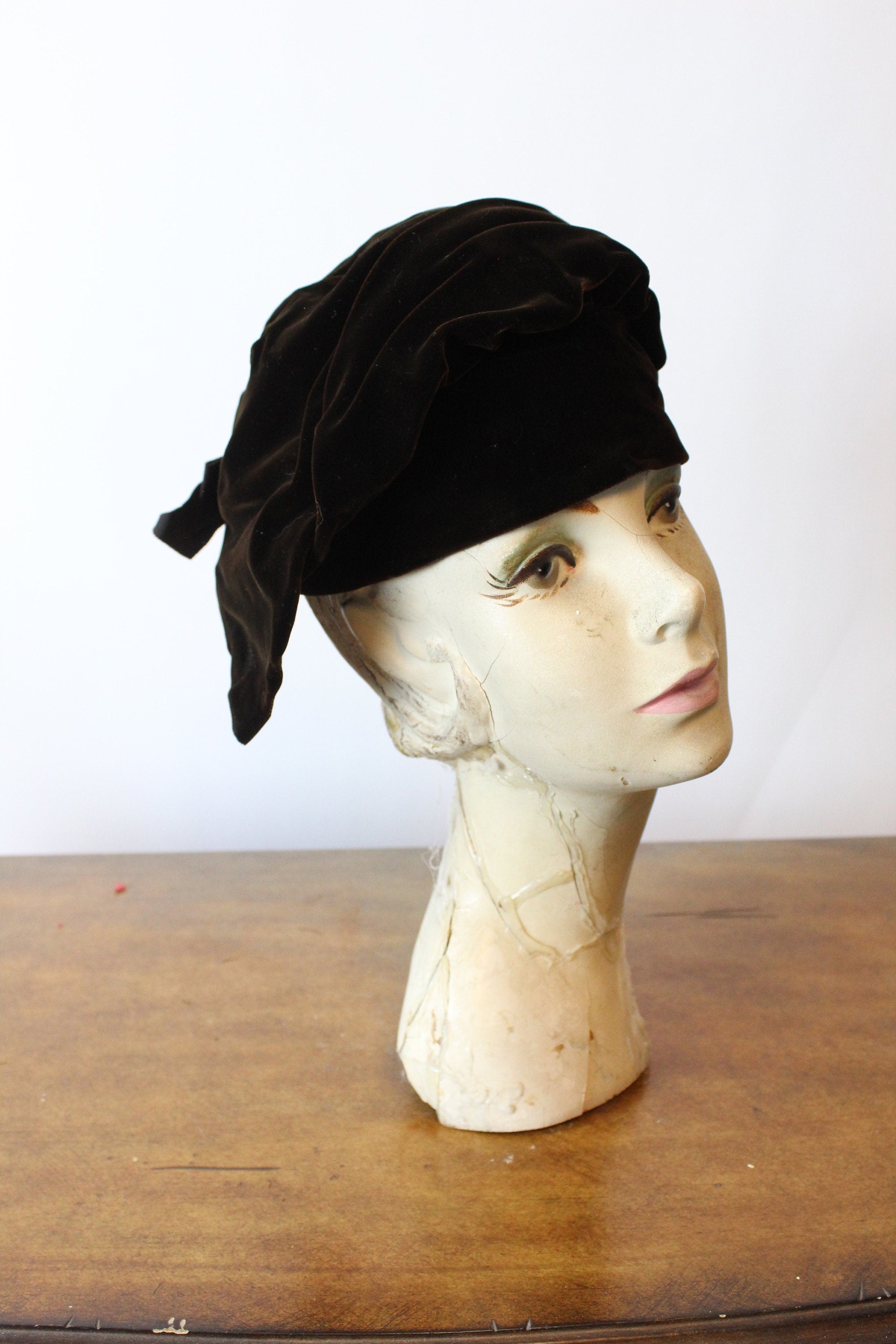 1920s Antique Velvet and Silk Embroidered Cloche, Hat 1920s Flapper Cloche Hats: Authentic and Modern Designs main image 2