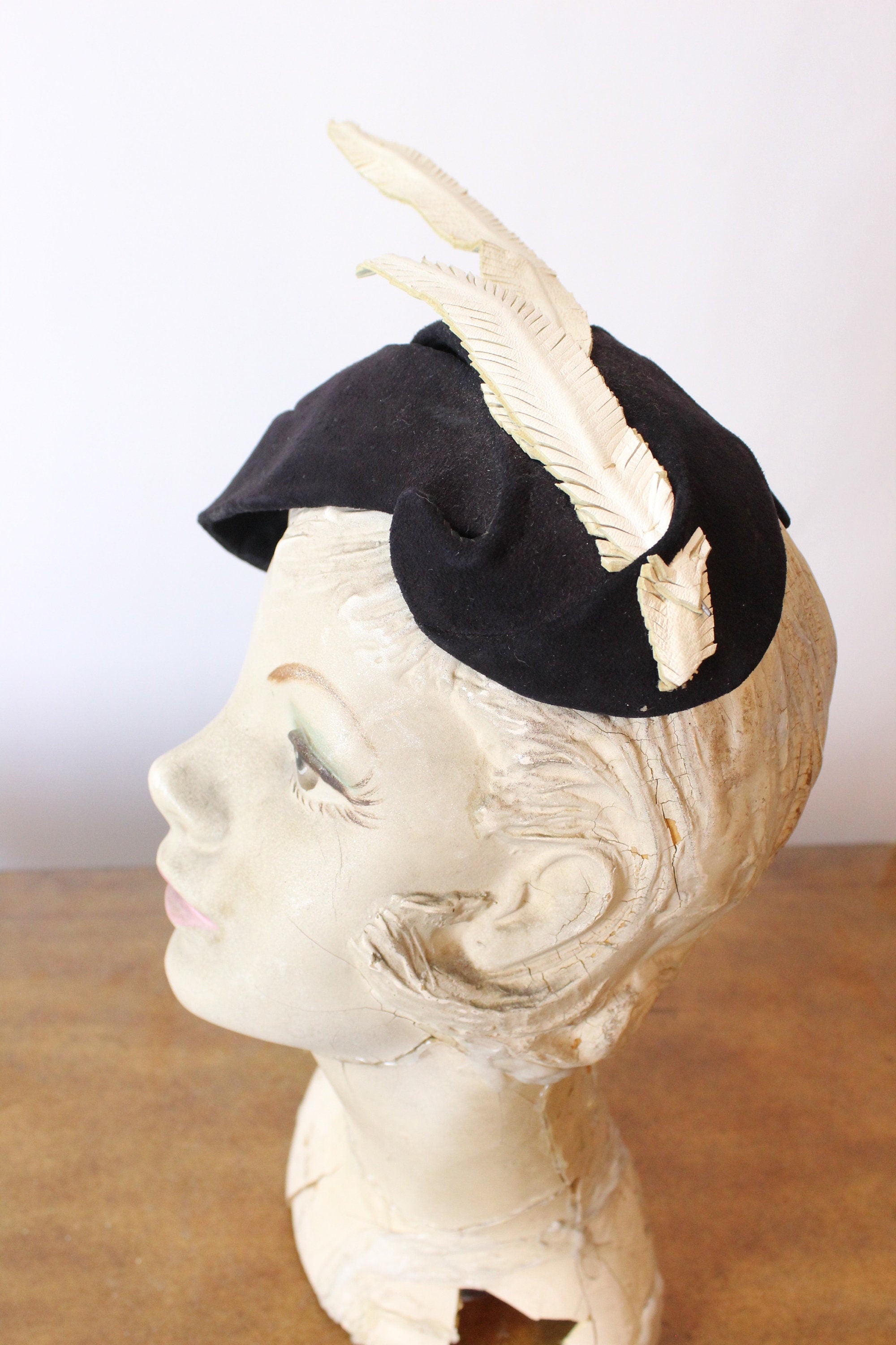 1950s LEATHER FEATHERS fascinator HAT | new fall – Napa 