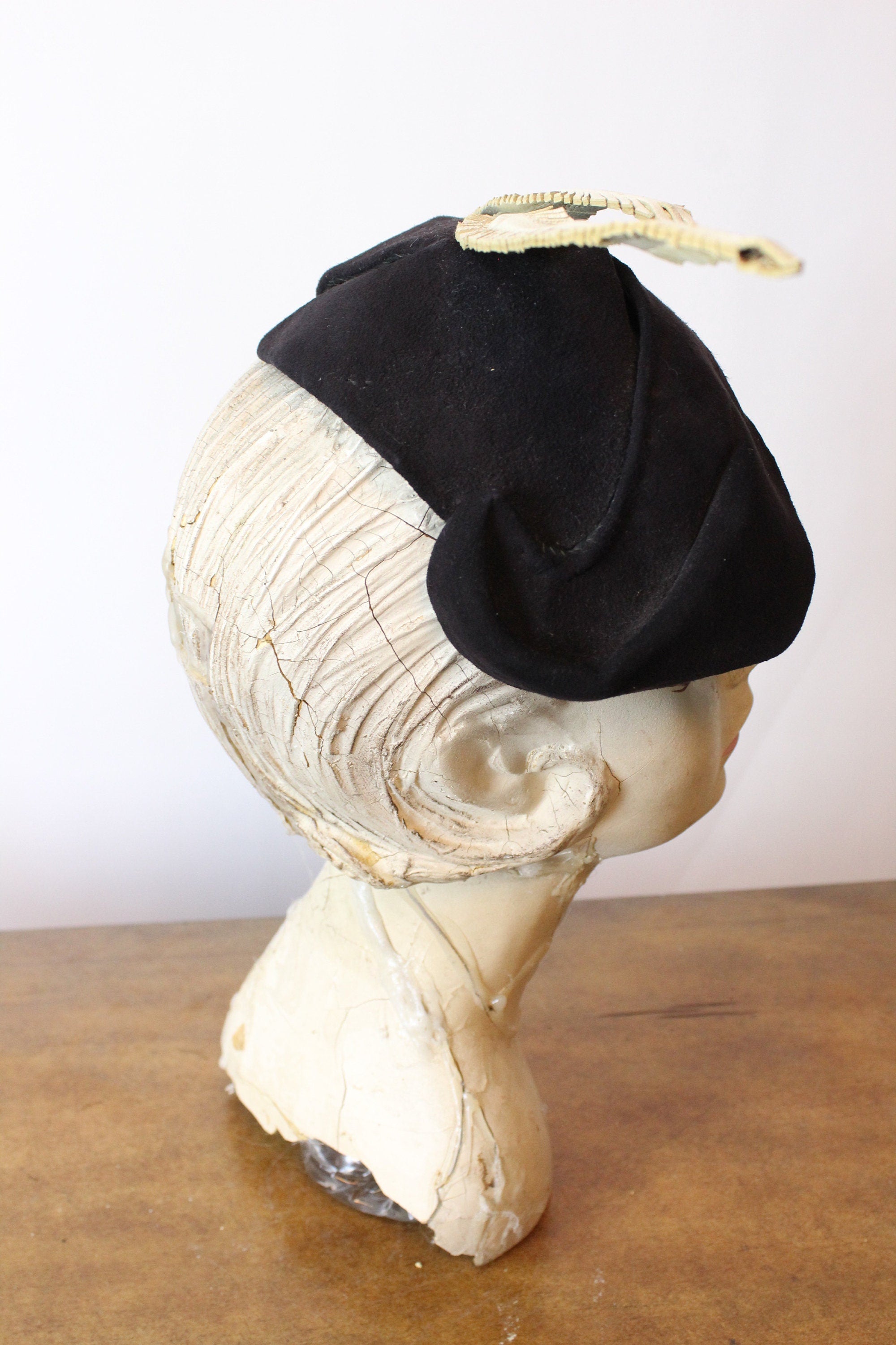 1950s LEATHER FEATHERS fascinator HAT | new fall – Napa 