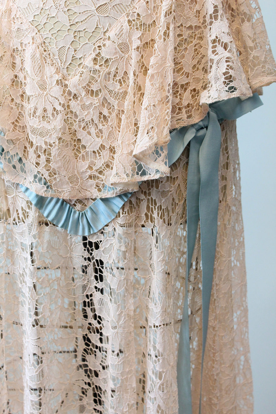 1930s PEACH LACE blue ribbon gown WEDDING dress xs
