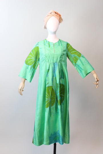1970s SILK CAFTAN water lily print dress small medium | new spring