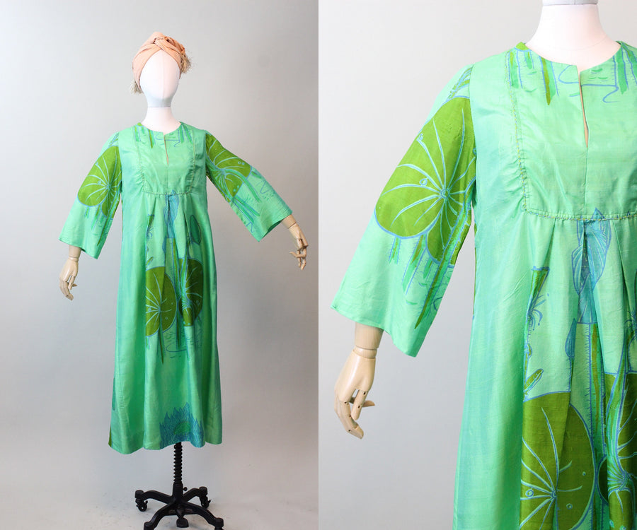 1970s SILK CAFTAN water lily print dress small medium | new spring