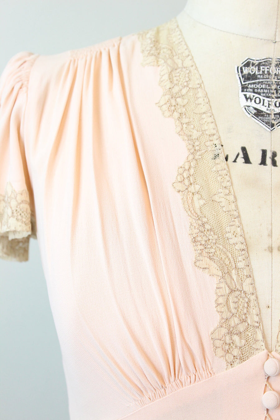 1940s PEACH rayon lace FLUTTER SLEEVE robe nightgown small | new spring