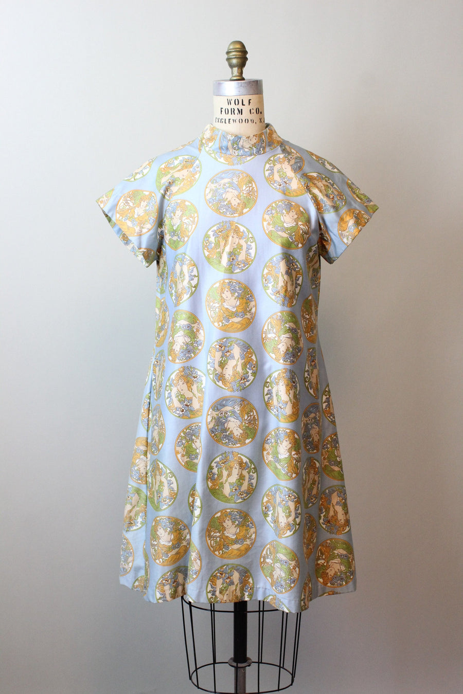 1970s FACE print art nouveau TRAPEZE dress small medium | new spring