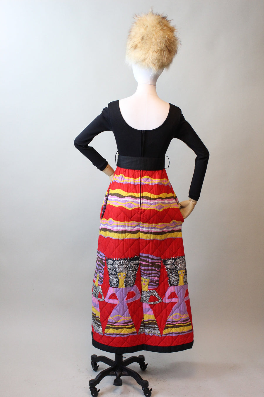 1970s QUILTED WOMEN novelty print maxi dress xs | new fall