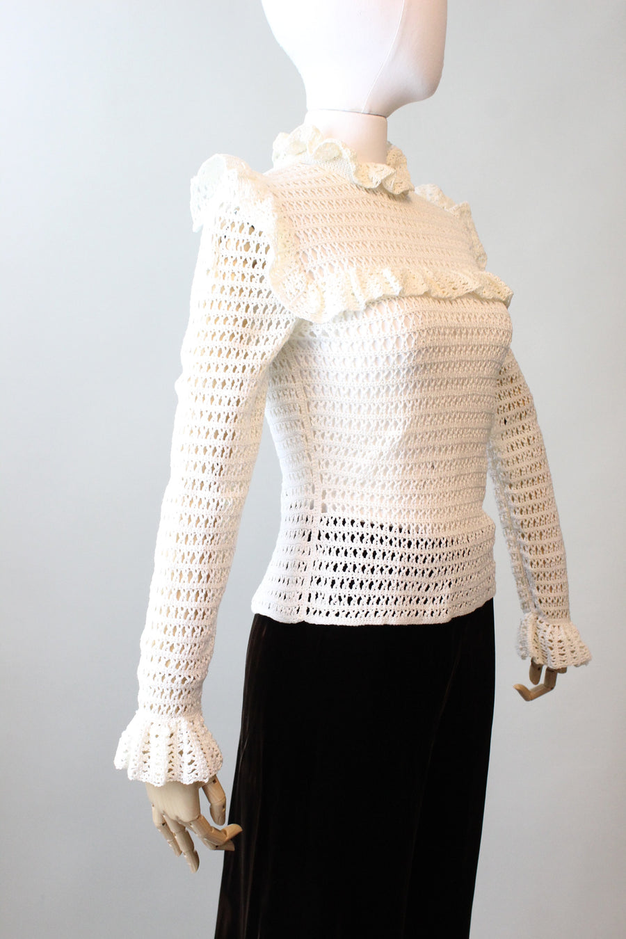 1970s COTTON CROCHET exaggerated shoulders blouse xs | new spring