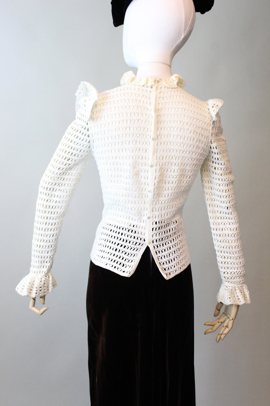 1970s COTTON CROCHET exaggerated shoulders blouse xs | new spring
