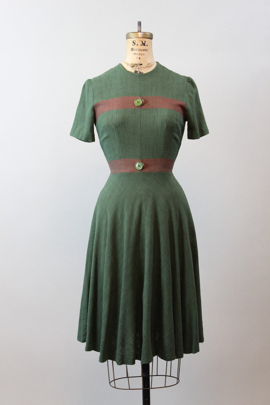 1940s winter dress 1940s Winter Fashion Inspiration