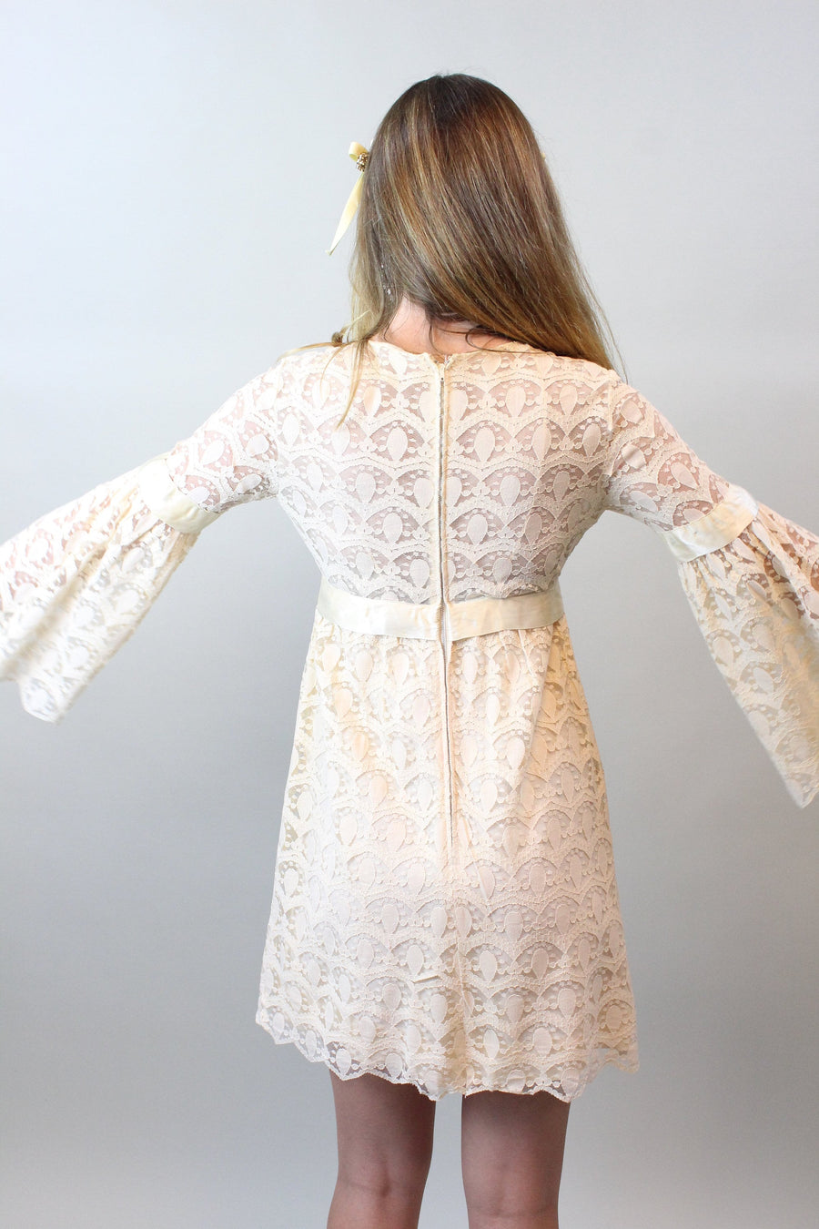 1960s BELL SLEEVES lace wedding dress xs | new spring